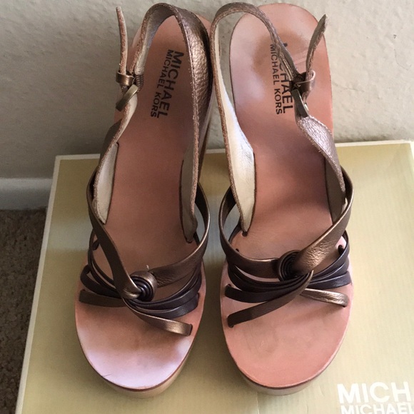 Michael-Michael Kors wooden heel. - Picture 2 of 7